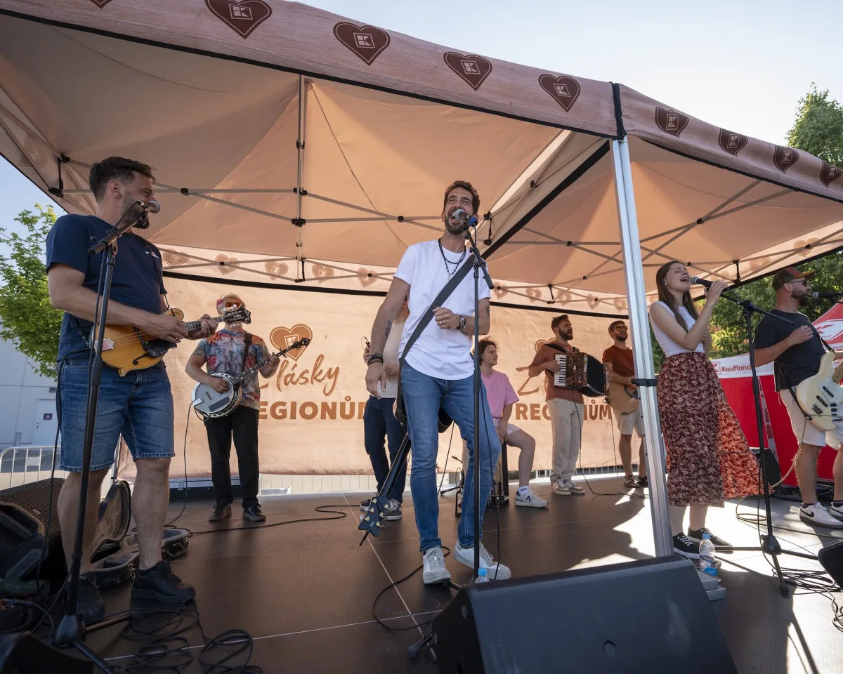 Kapela Jelen přijede do Havířova! Zažijte mini koncert zdarma přímo u Kauflandu