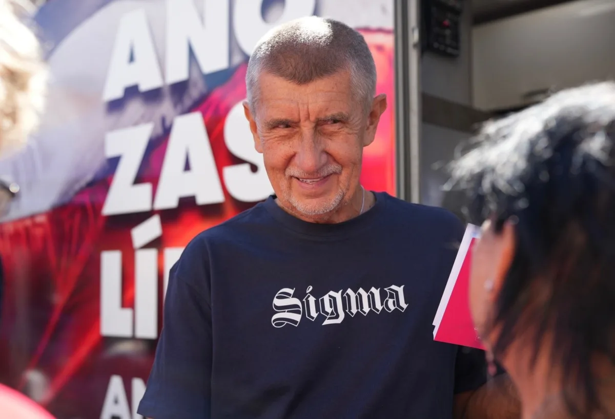 Bouchly mi saze. Muž, který sejmul Babiše holí, se omluvil a popřál mu k narozeninám