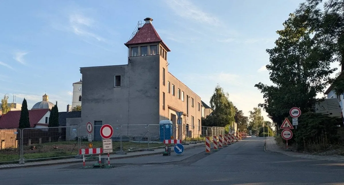 Demolice staré zbrojnice v Klimkovicích uvolní místo pro novou za 70 milionů korun