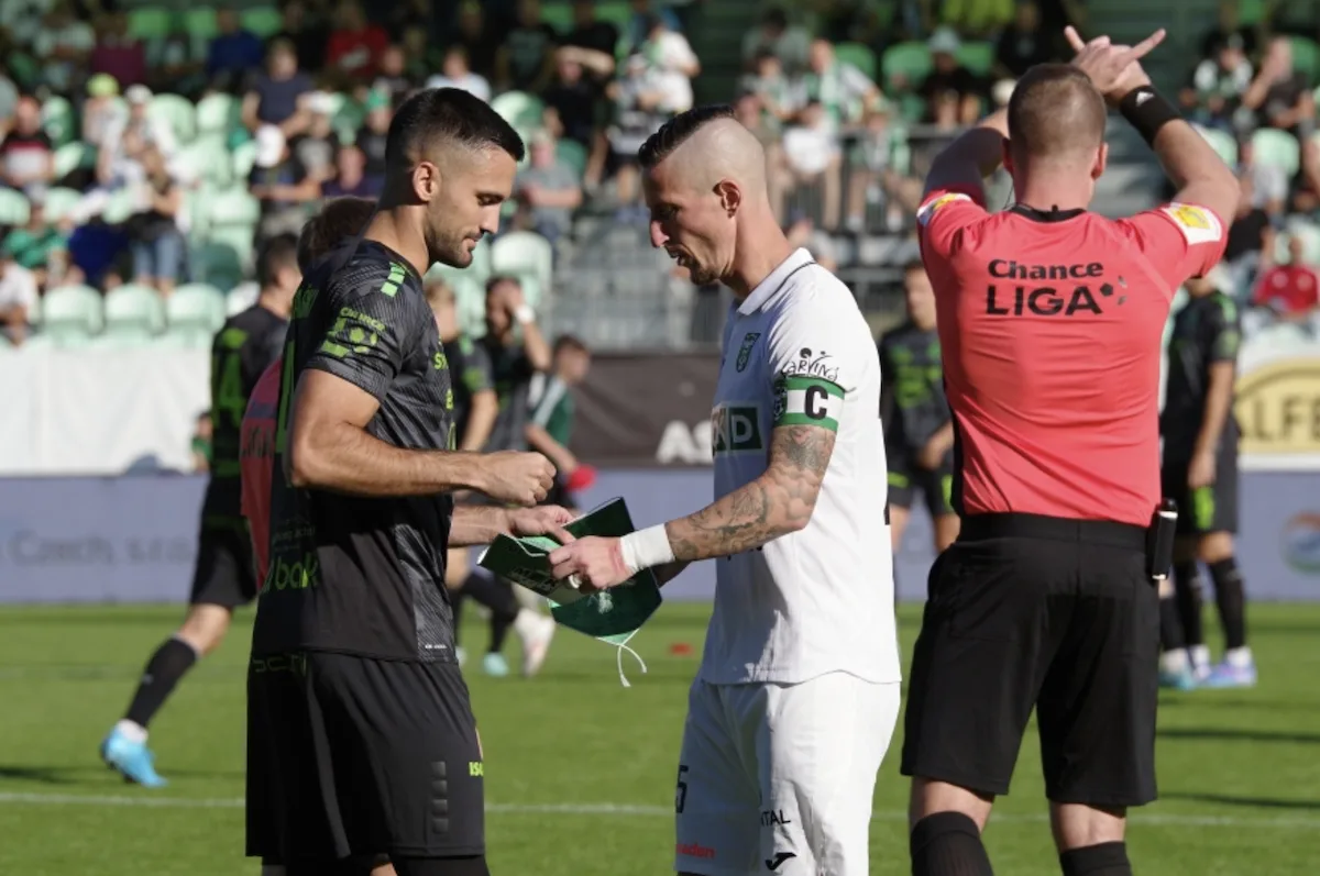 Jablonečtí fotbalisté vyhráli v Karviné 2:1 a udrželi neporazitelnost v sezoně.