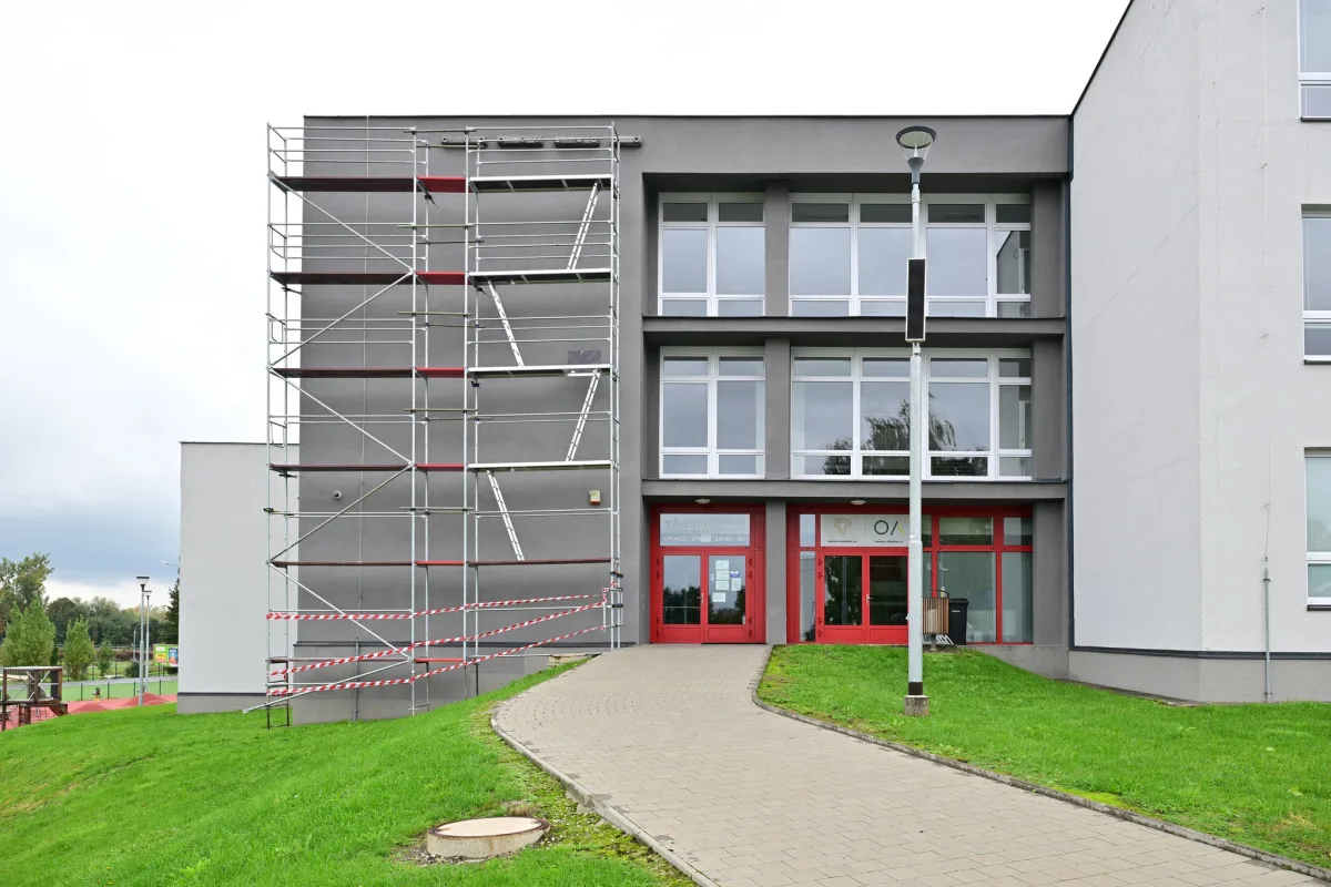 Budova Obchodní akademie a Střední odborné školy ochrany osob a majetku v Karviné-Hranicích
