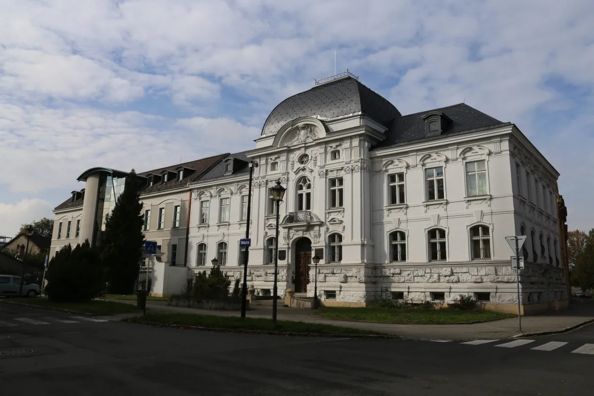 Ostravský archiv se pyšní novou střechou. Břidlice vrací budově původní kouzlo