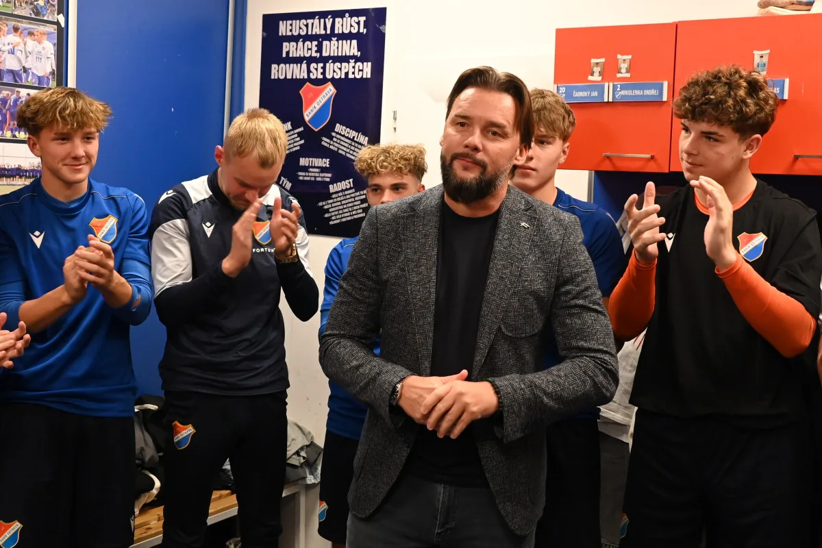 FOTO: Mladí baníkovci mají kabiny se jmény hvězd. Baroš, Jankulovski, Mikloško i Galásek
