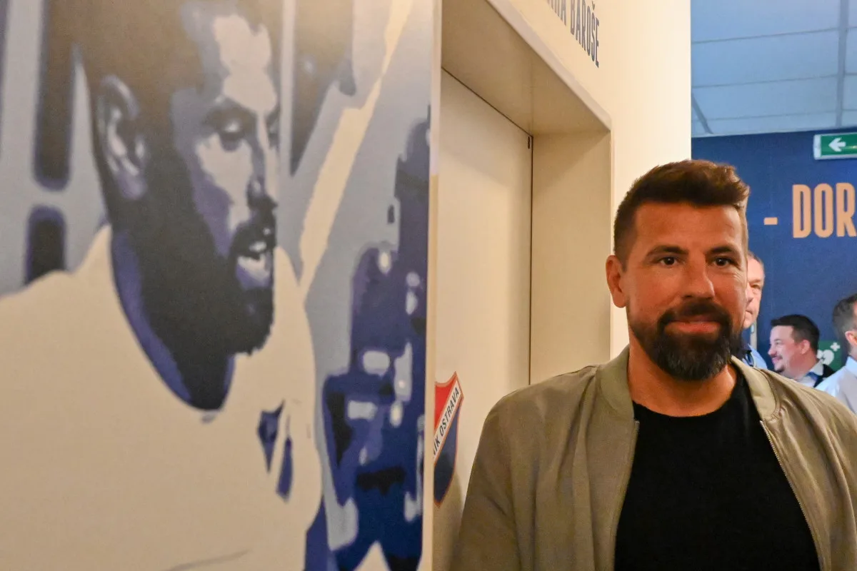 FOTO: Mladí baníkovci mají kabiny se jmény hvězd. Baroš, Jankulovski, Mikloško i Galásek