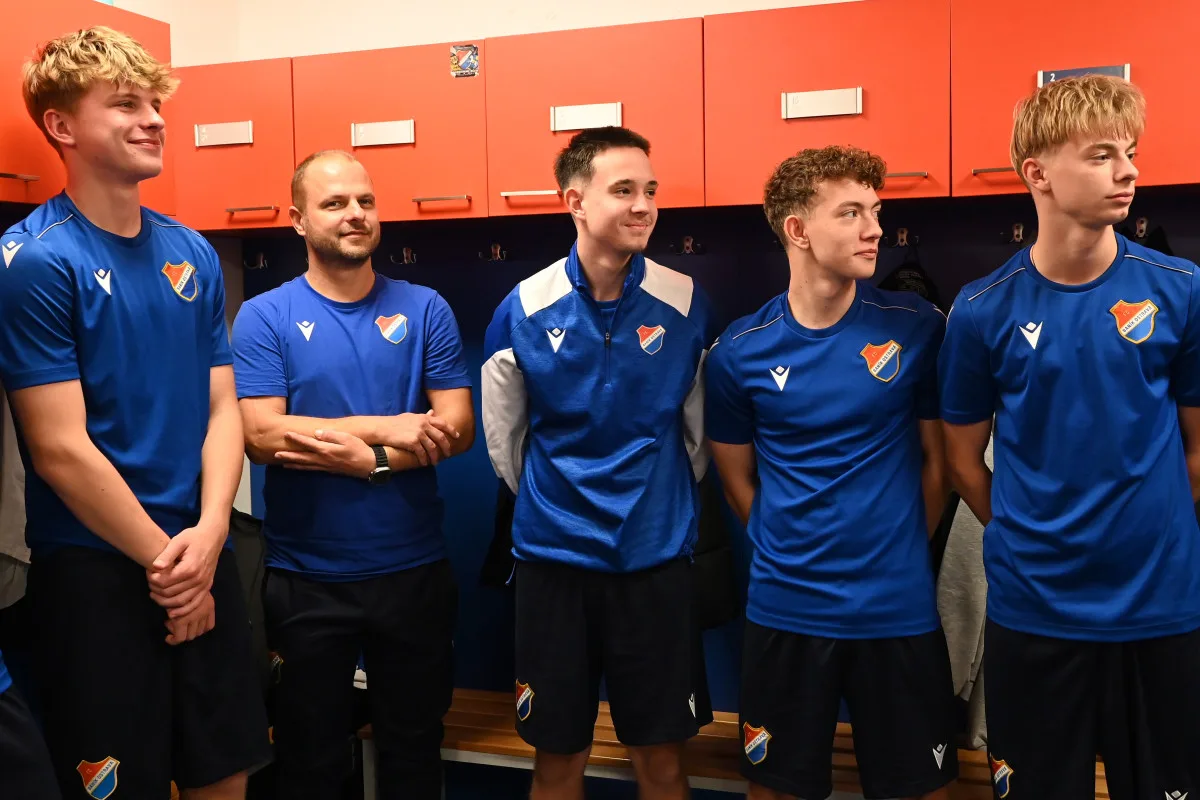 FOTO: Mladí baníkovci mají kabiny se jmény hvězd. Baroš, Jankulovski, Mikloško i Galásek