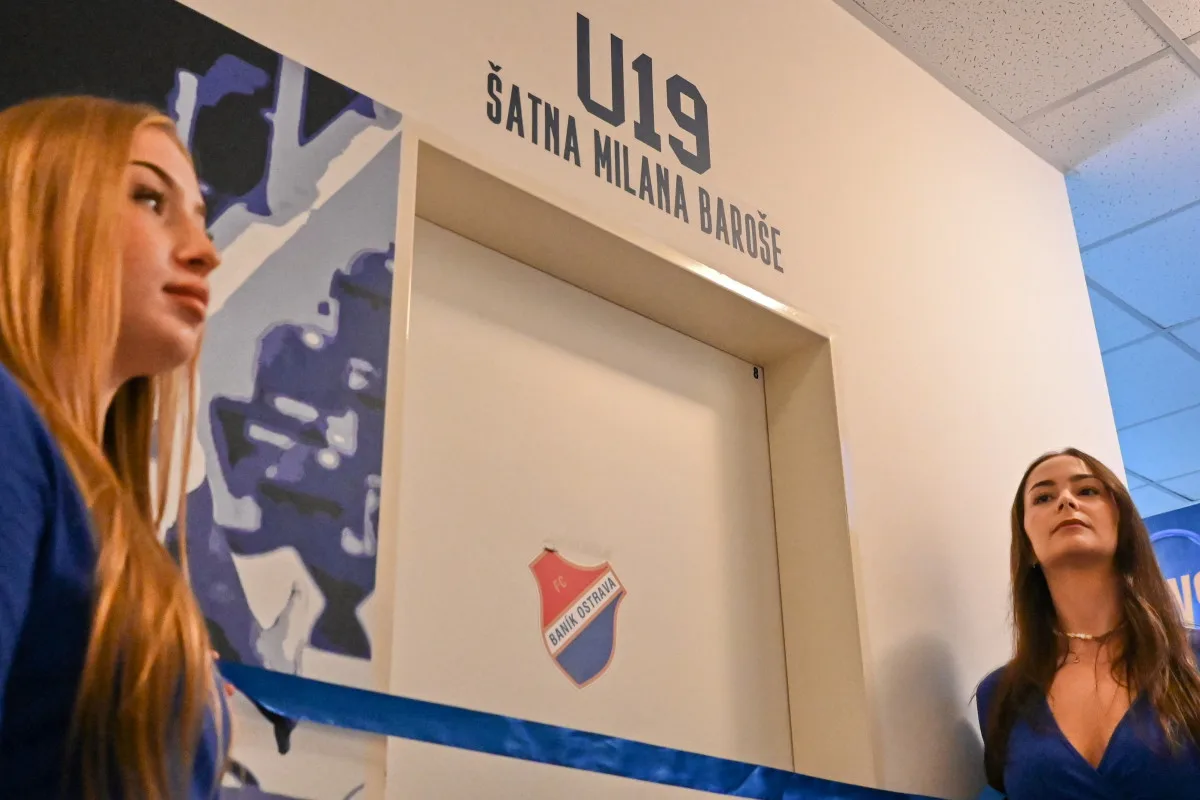 FOTO: Mladí baníkovci mají kabiny se jmény hvězd. Baroš, Jankulovski, Mikloško i Galásek