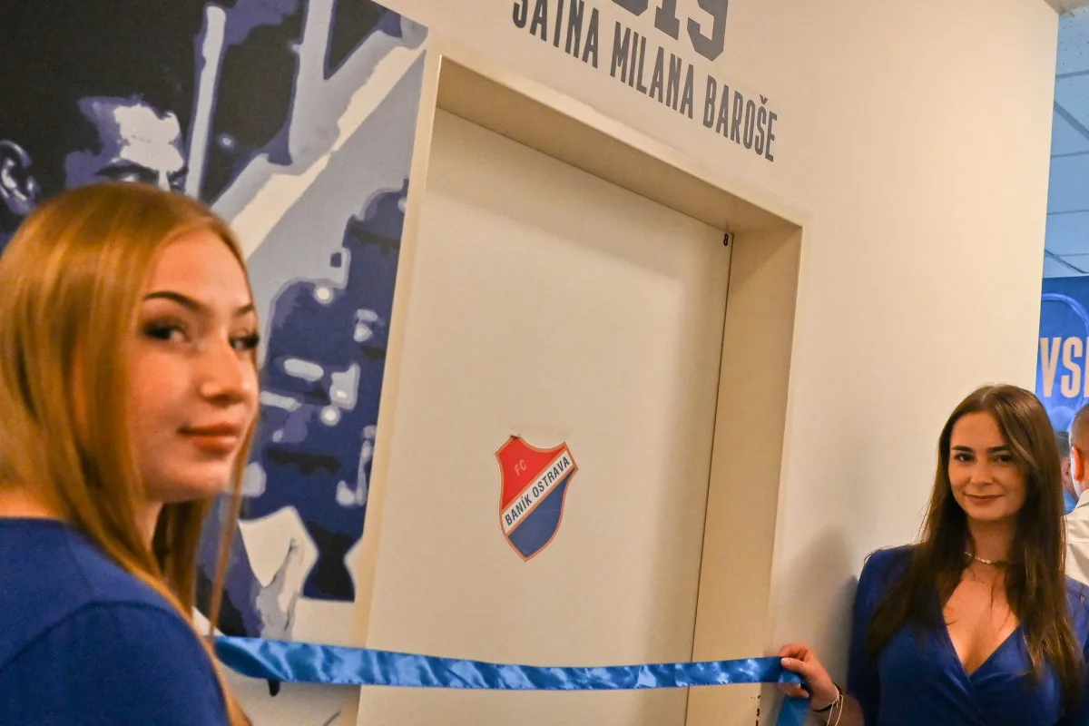 FOTO: Mladí baníkovci mají kabiny se jmény hvězd. Baroš, Jankulovski, Mikloško i Galásek