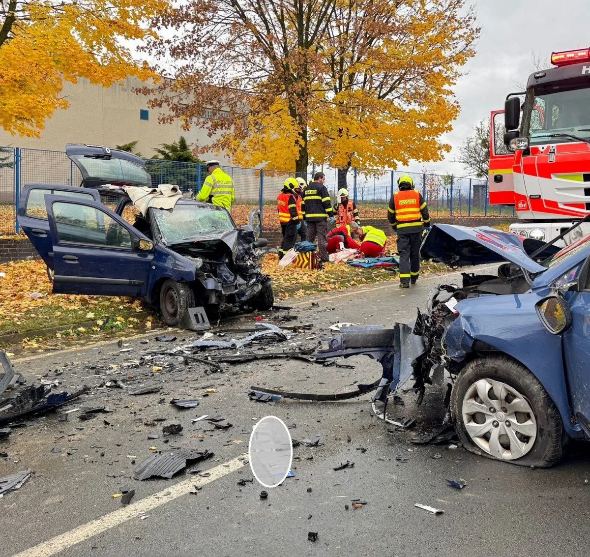 Tři zranění při vážné nehodě na Bruntálsku. Na místo letěl i vrtulník