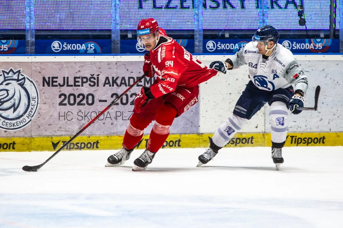 Růžička zajistil Třinci výhru v Plzni, Oceláři zvítězili posedmé za sebou