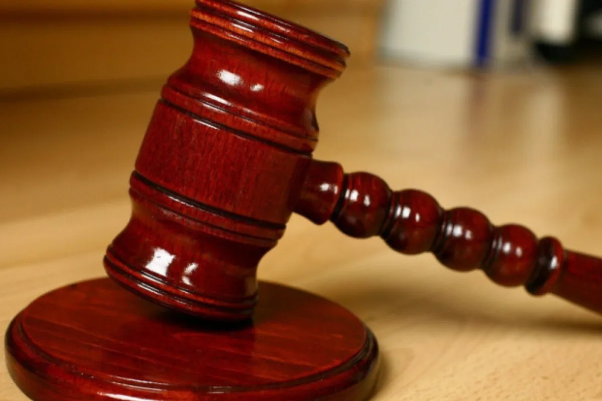 Soud potvrdil mladíkovi 16,5 let za vraždu v Ostravě, kolemjdoucího ubil k smrti