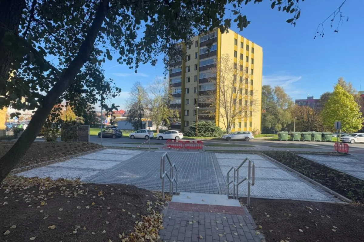 V Novém Jičíně skončila druhá etapa úprav panelového sídliště Nerudova