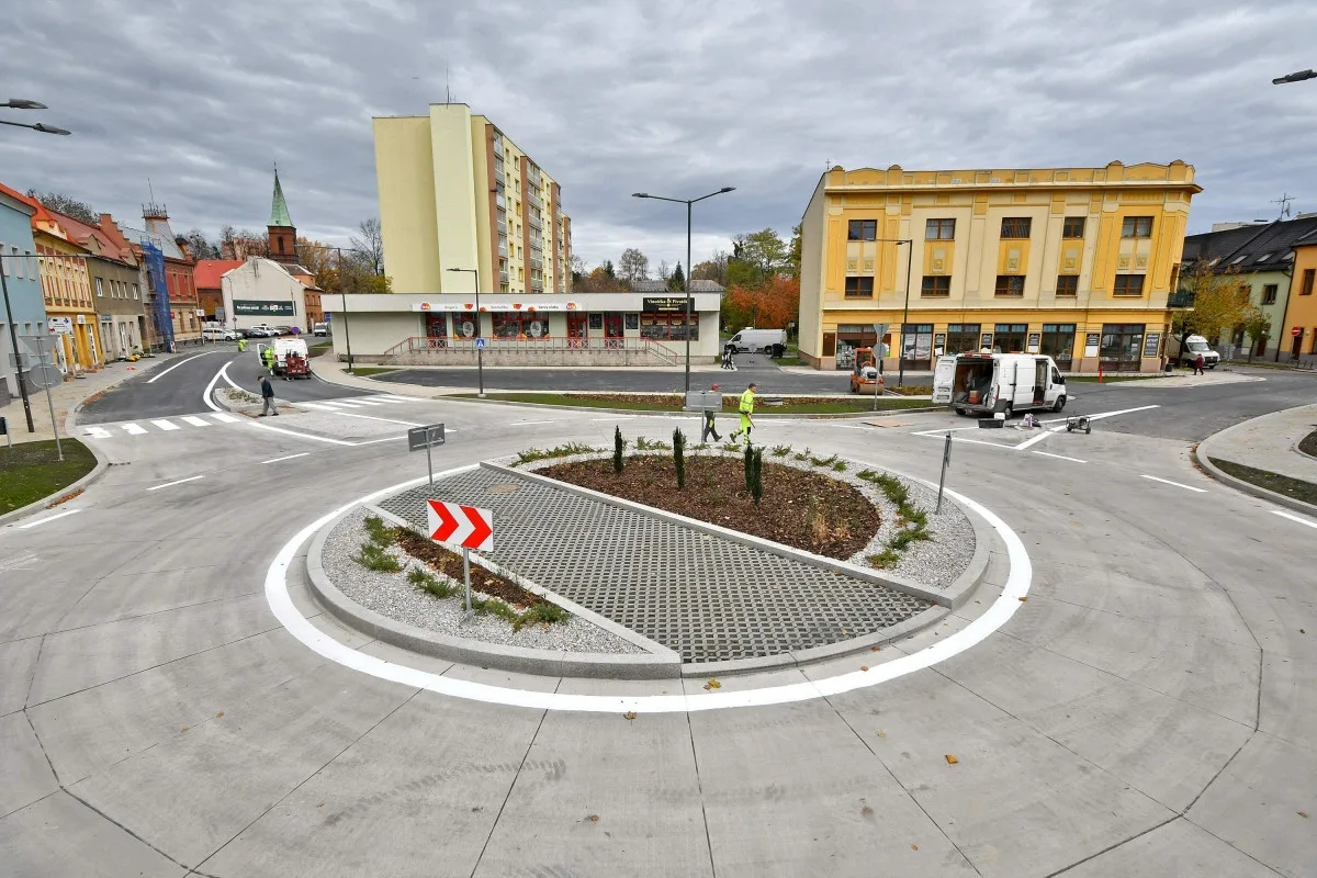 V Bohumíně dnes otevřou nový kruháč. Uprostřed se kříží vodovody a vede tudy kanalizace