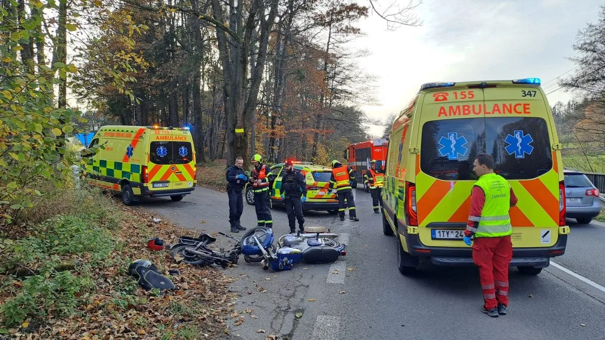 V Čeladné se srazili motorkáři. Seniora přepravil vrtulník do ostravské nemocnice