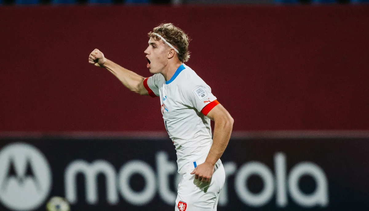 Excelentní Vít Škrkoň. Na světovém šampionátu dal hattrick za sedm minut.