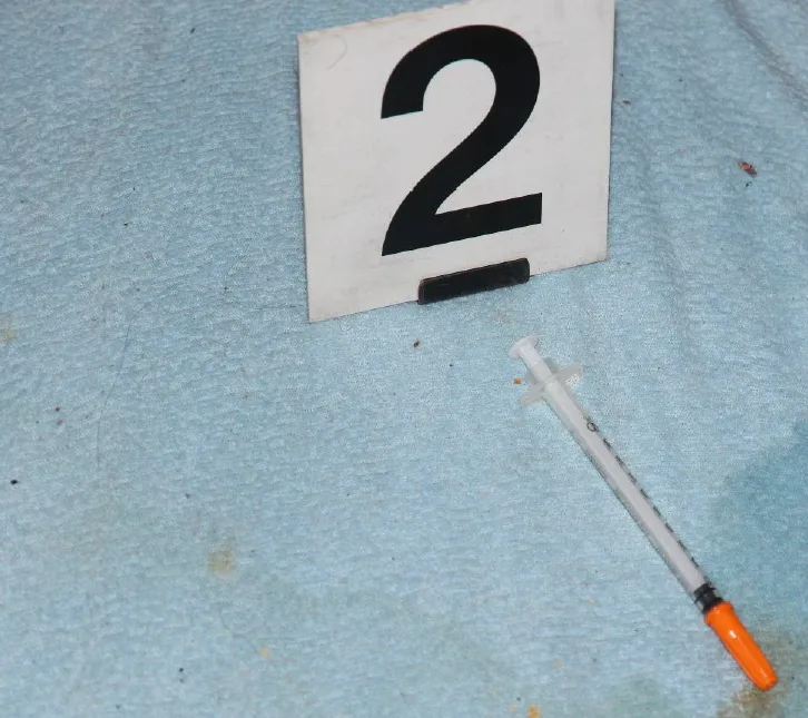 Policie obvinila dealera ze smrti manželů. Za prodej fentanylu mu hrozí až 18 let vězení
