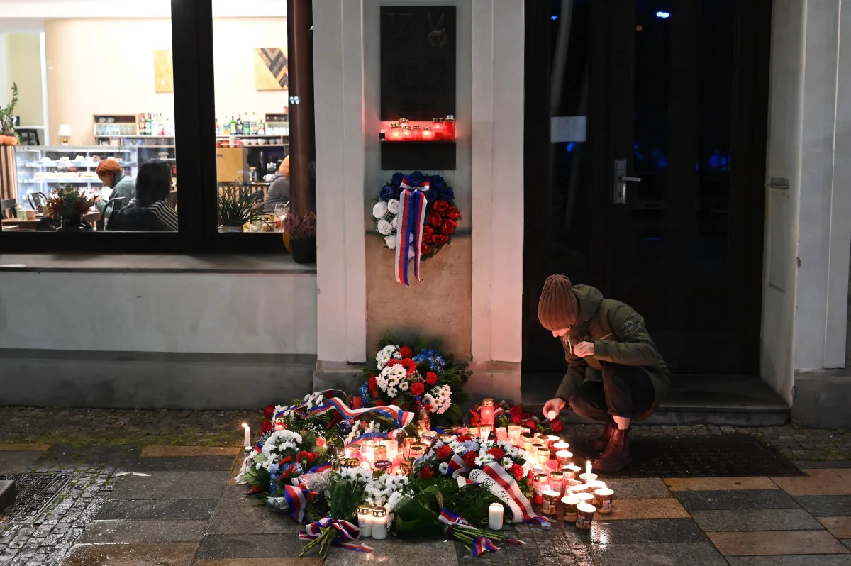 17. listopad v Ostravě provázel chlad a déšť. Přišly stovky lidí