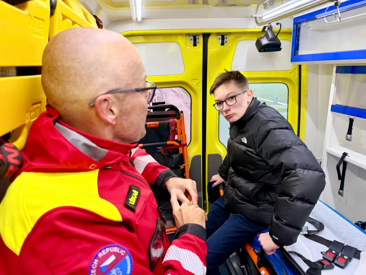 Patnáctiletého chlapce zasáhl v Opavě blesk, nyní přišel poděkovat záchranářům. Foto: Se svolením ZZS MSK