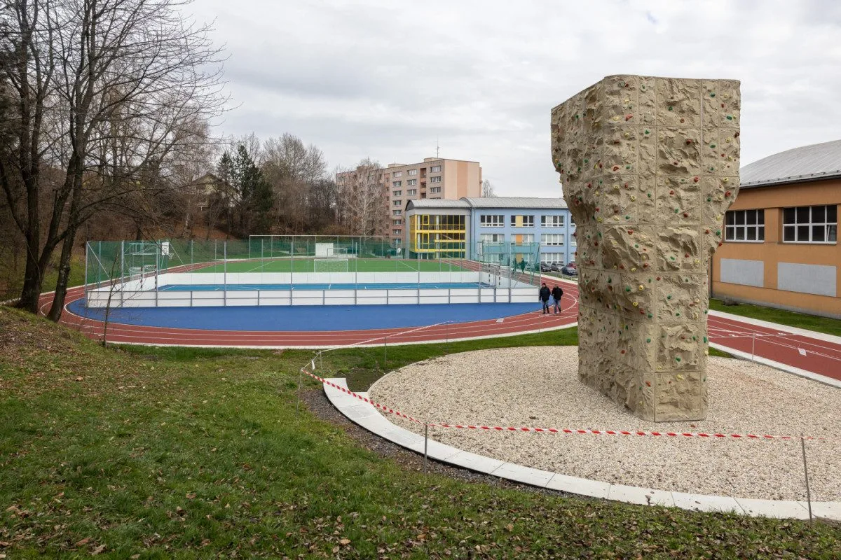 U gymnázia ve Frýdku-Místku je nové sportoviště. Bude pro studenty i veřejnost. Foto: Se svolením Moravskoslezského kraje