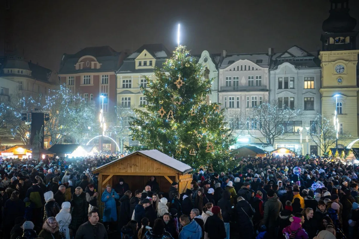 I v Ostravě zahájili advent. Na náměstí se roztočilo kolo, otevřelo se kluziště
