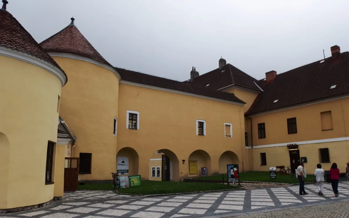 Krnov patřil rodu Hohenzollernů, z něhož vzešel císař. Z města je vyhnal Albrecht z Valdštejna