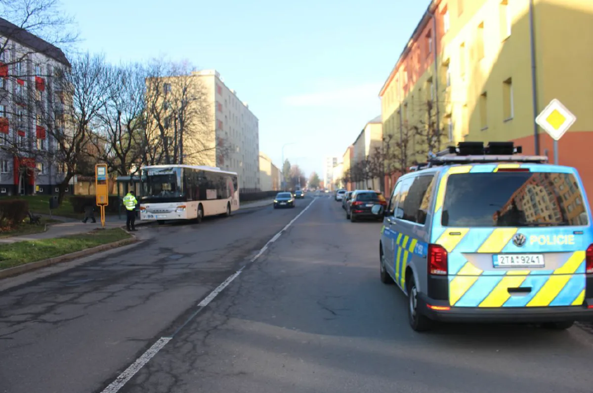 Zraněním cestující skončila jízda linkového autobusu v Kopřivnici.