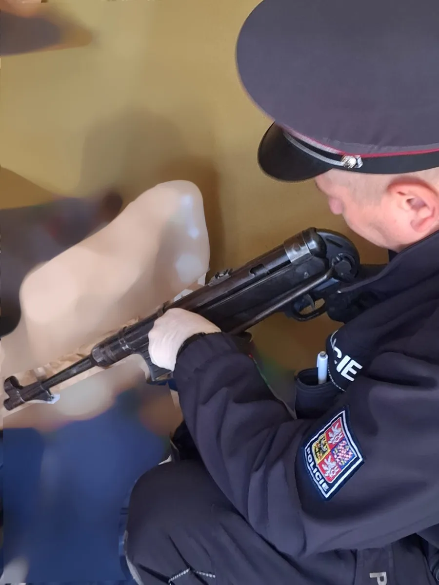 Perkusní revolver, jednoranová puška. V Moravskoslezském kraji začala zbraňové amnestie