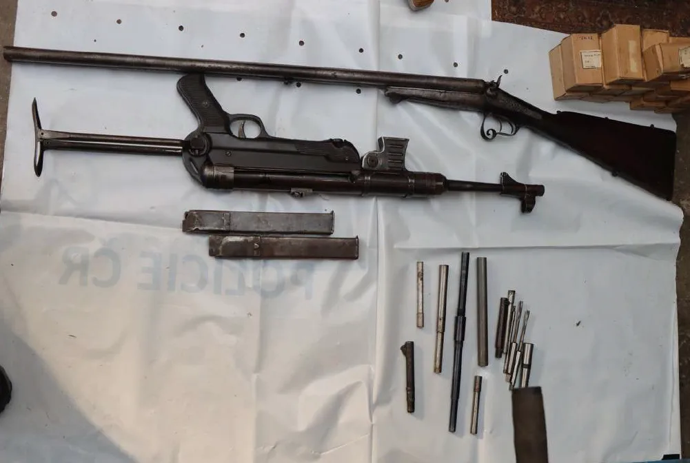 Perkusní revolver, jednoranová puška. V Moravskoslezském kraji začala zbraňové amnestie