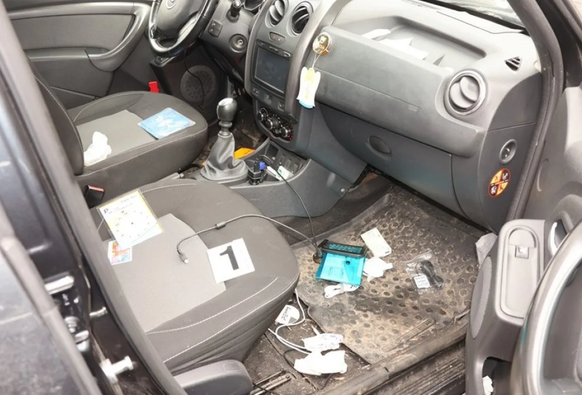 Vykrádal domy i auta, před policií se pak marně skrýval v křoví s kradeným kolem