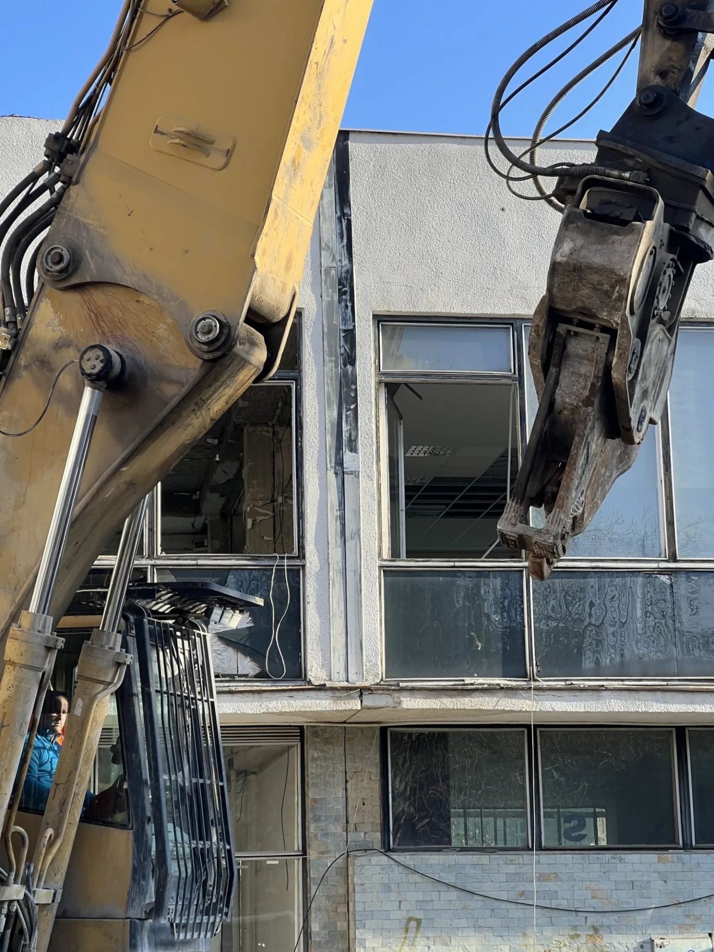 V Opavě dnes začala demolice chátrající Slezanky