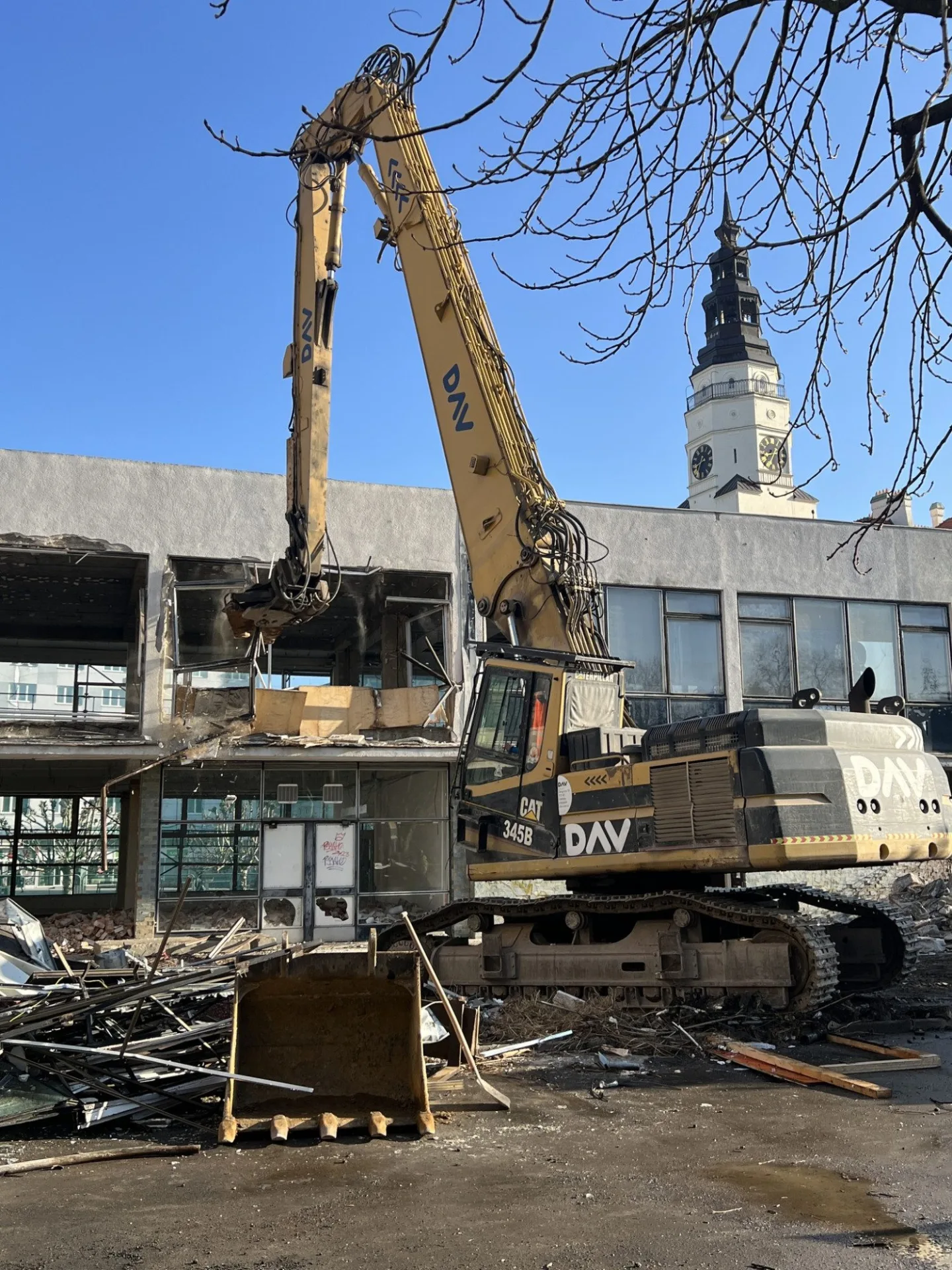 V Opavě dnes začala demolice chátrající Slezanky