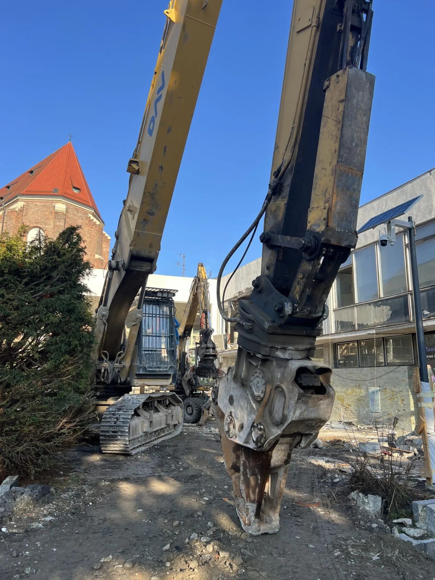 V Opavě dnes začala demolice chátrající Slezanky