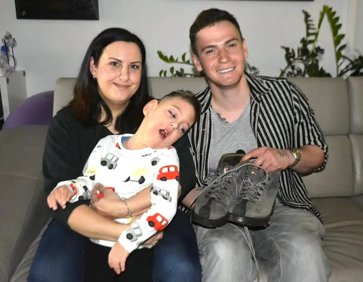 Nico z Třebíče vydražil své boty pro dobrou věc. Nový pár čeká další velká cesta