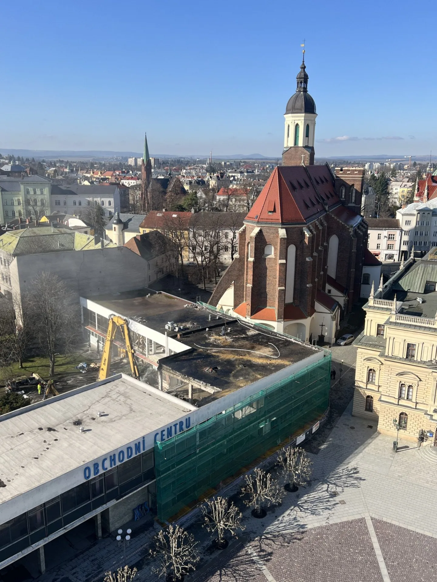 Demolice opavské Slezanky zase pokračuje, firma zvolila šetrnější postup
