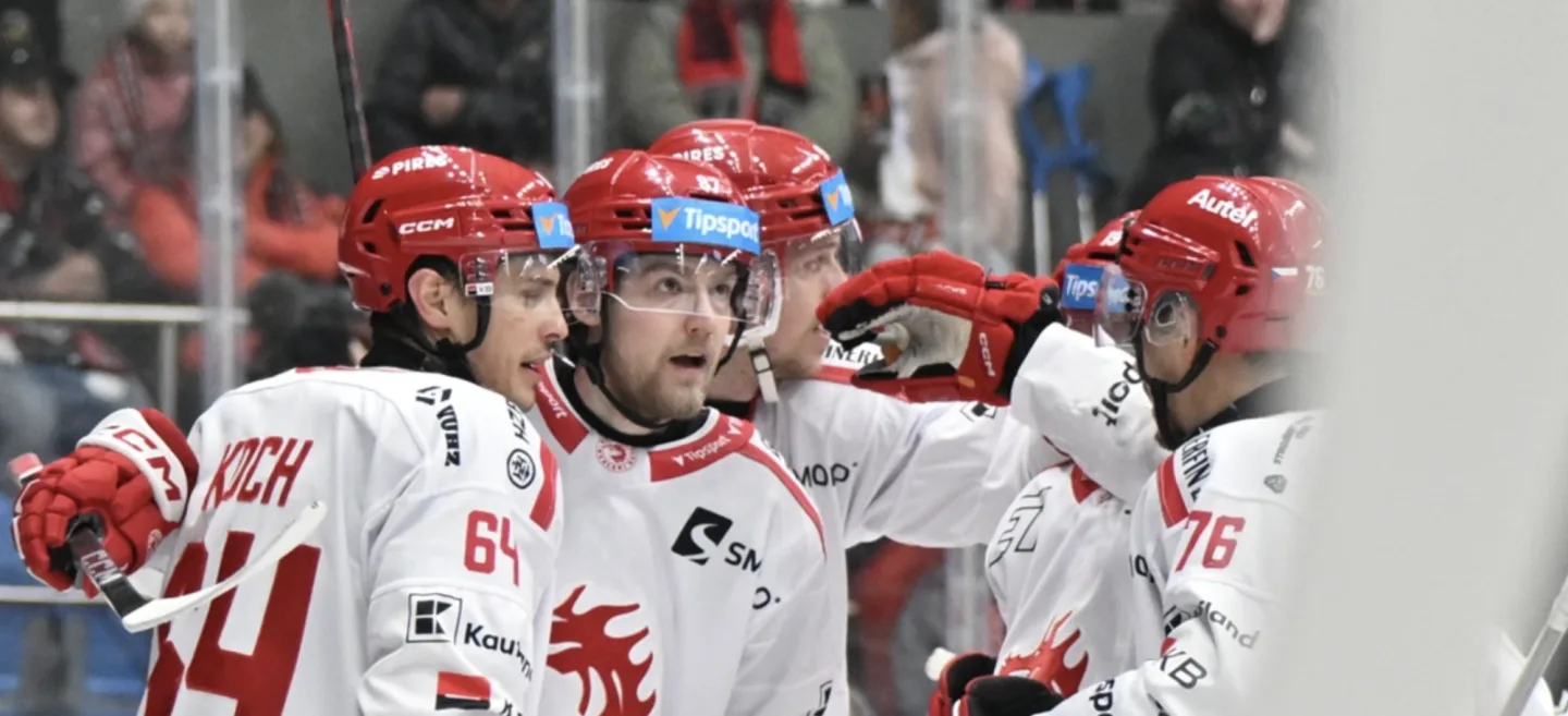 Hokejisté Třince zahájili čtvrtfinále výhrou v Hradci Králové 4:2