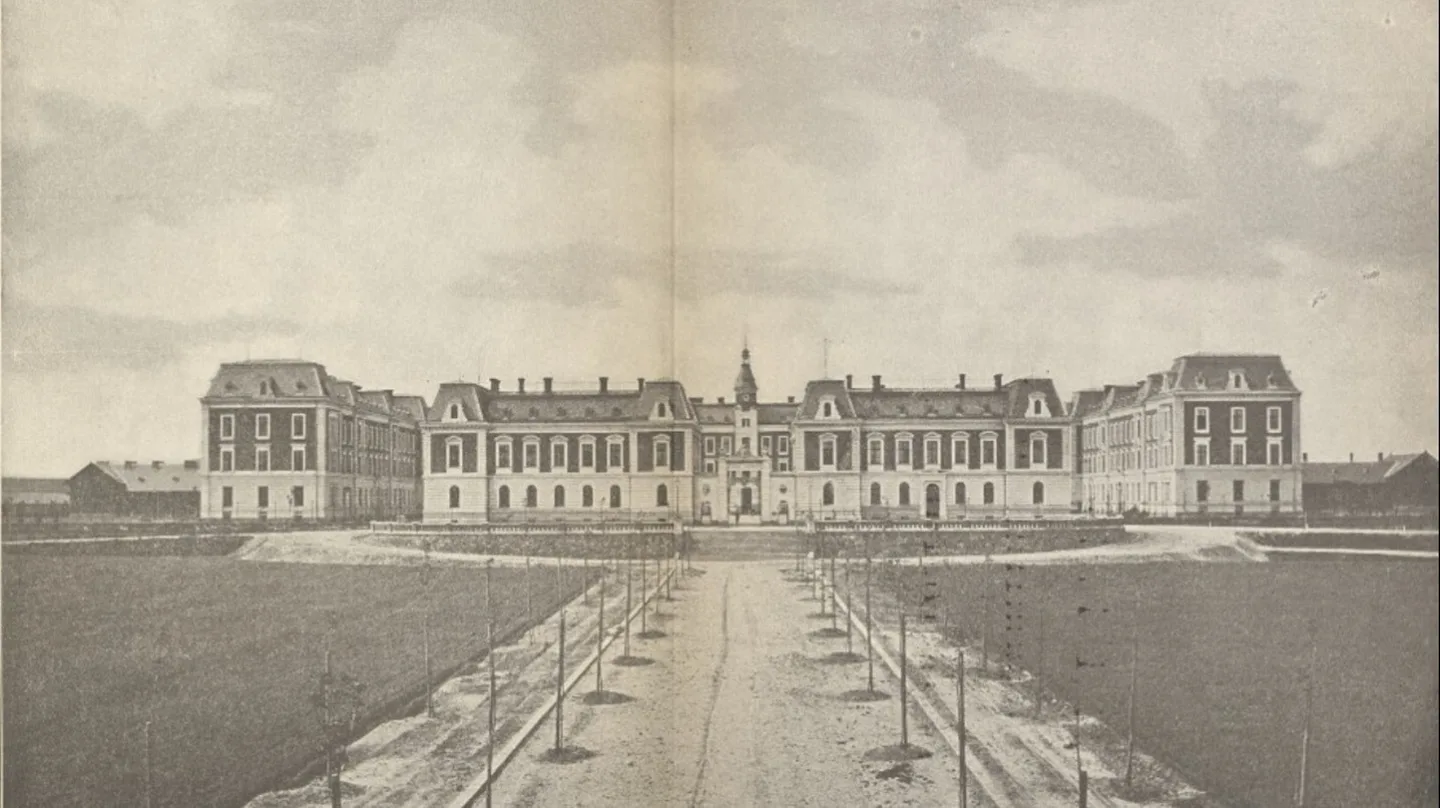 Dukelská kasárna. Největším vojenským objektem v Opavě procházela pohnutá historie 20. století. Foto: Reprodukce z Die Gemeinde Verwaltung der Landeshauptstadt Troppau 1884–1895