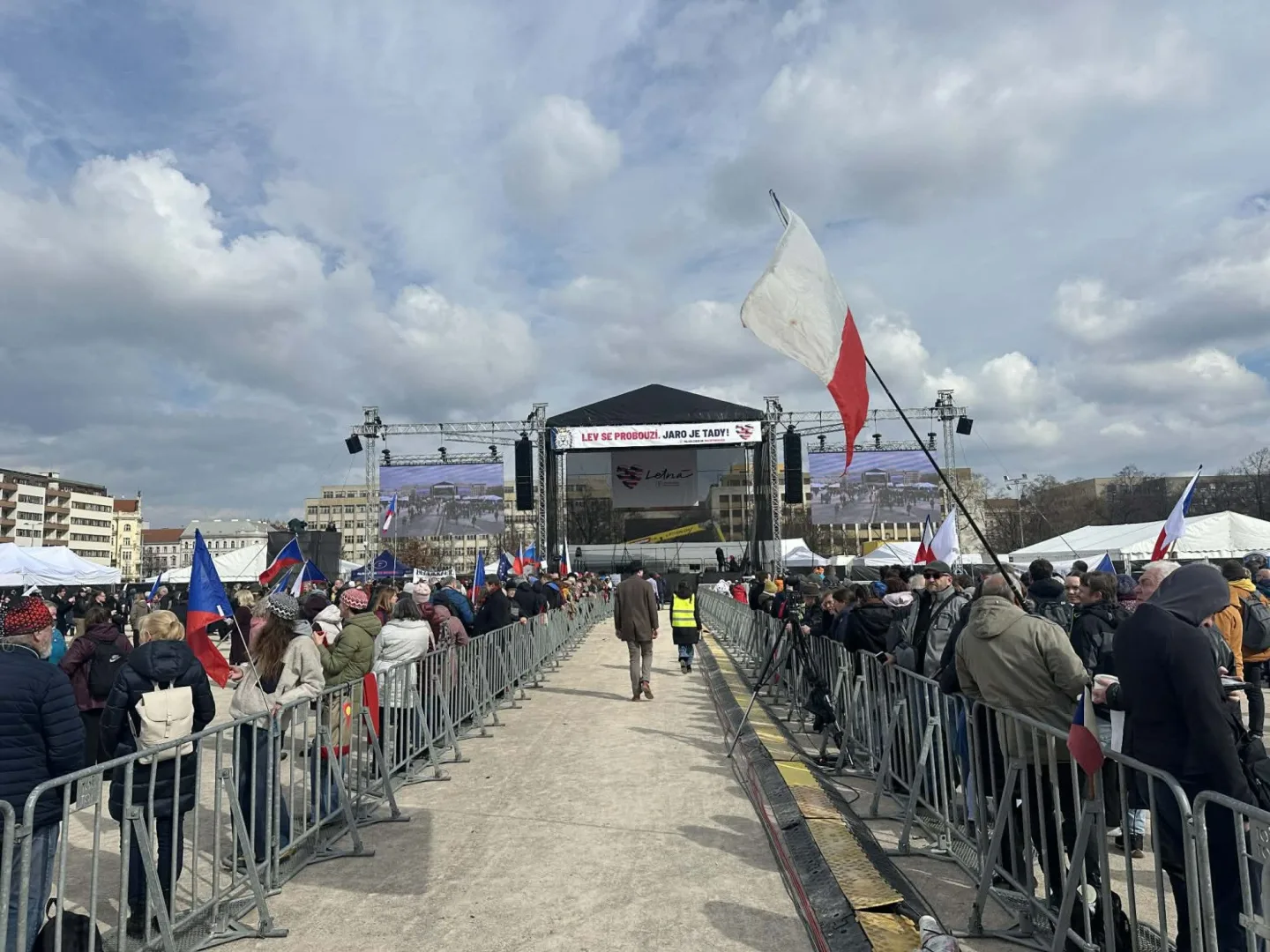 Protivládní demonstrace Milionu chvilek zaplnila Letnou, dorazily desítky tisíc lidí