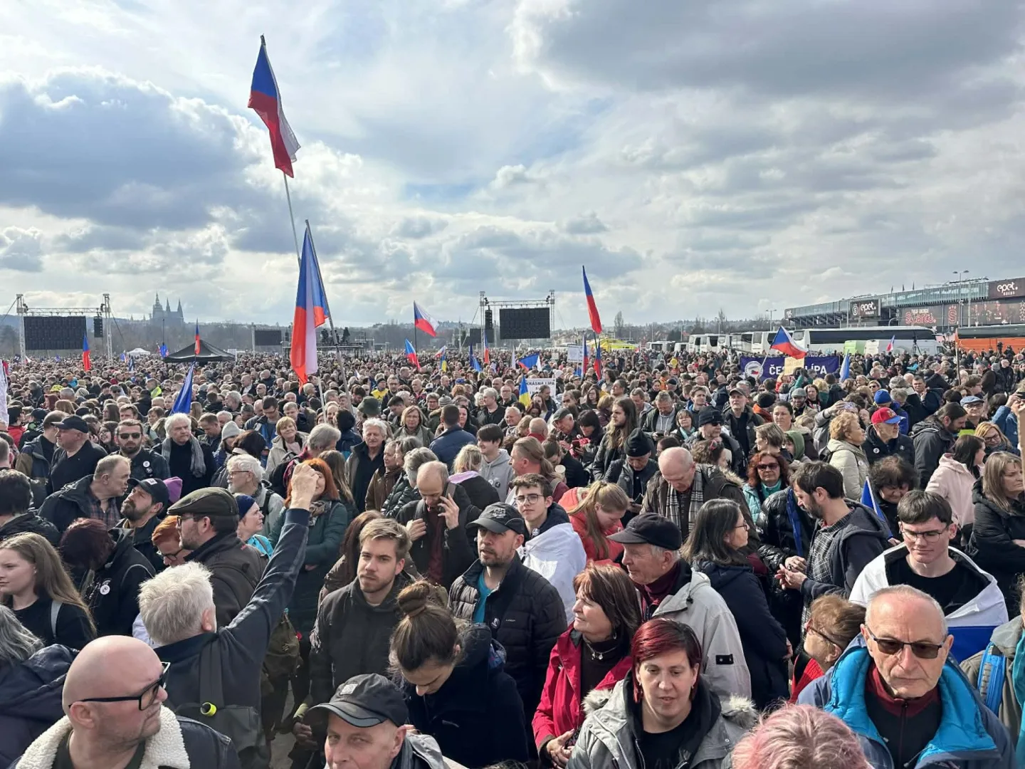 Protivládní demonstrace Milionu chvilek zaplnila Letnou, dorazily desítky tisíc lidí