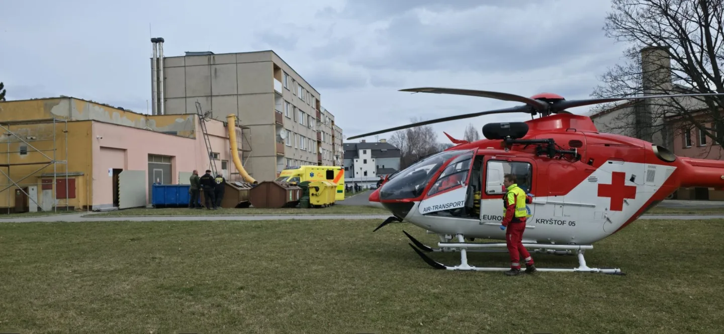 Záchranářský vrtulník se v pátek dopoledne nezastavil, zasahoval u pádů z výšky. Foto: Zdravotnická záchranná služba Moravskoslezského kraje
