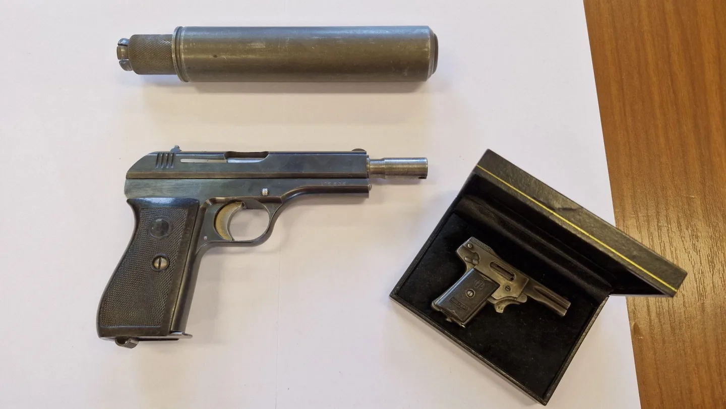 FOTO: Policisté v rámci zbraňové amnestie viděli 150 zbraní. Jaké byly největší rarity?