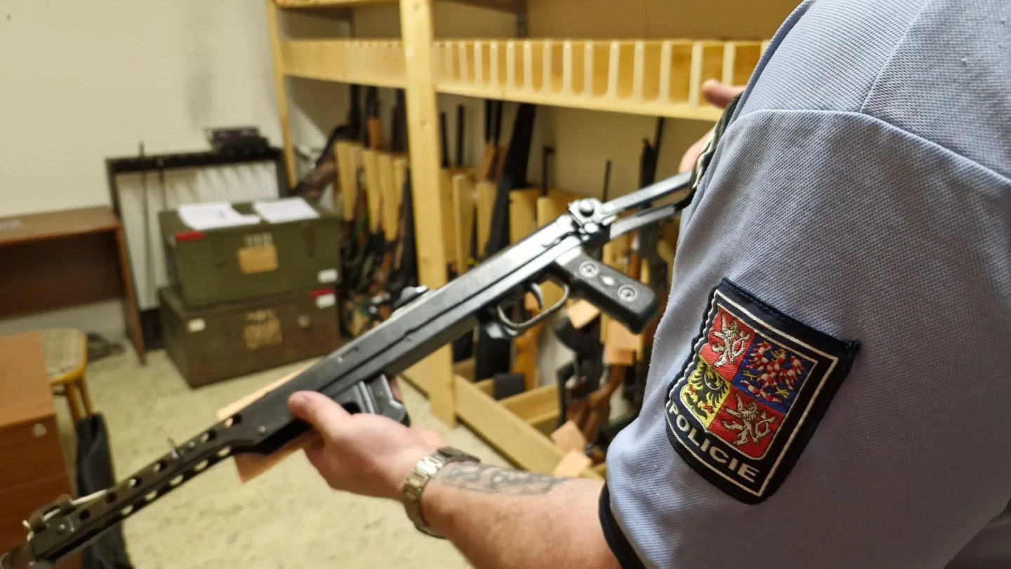 FOTO: Policisté v rámci zbraňové amnestie viděli 150 zbraní. Jaké byly největší rarity?
