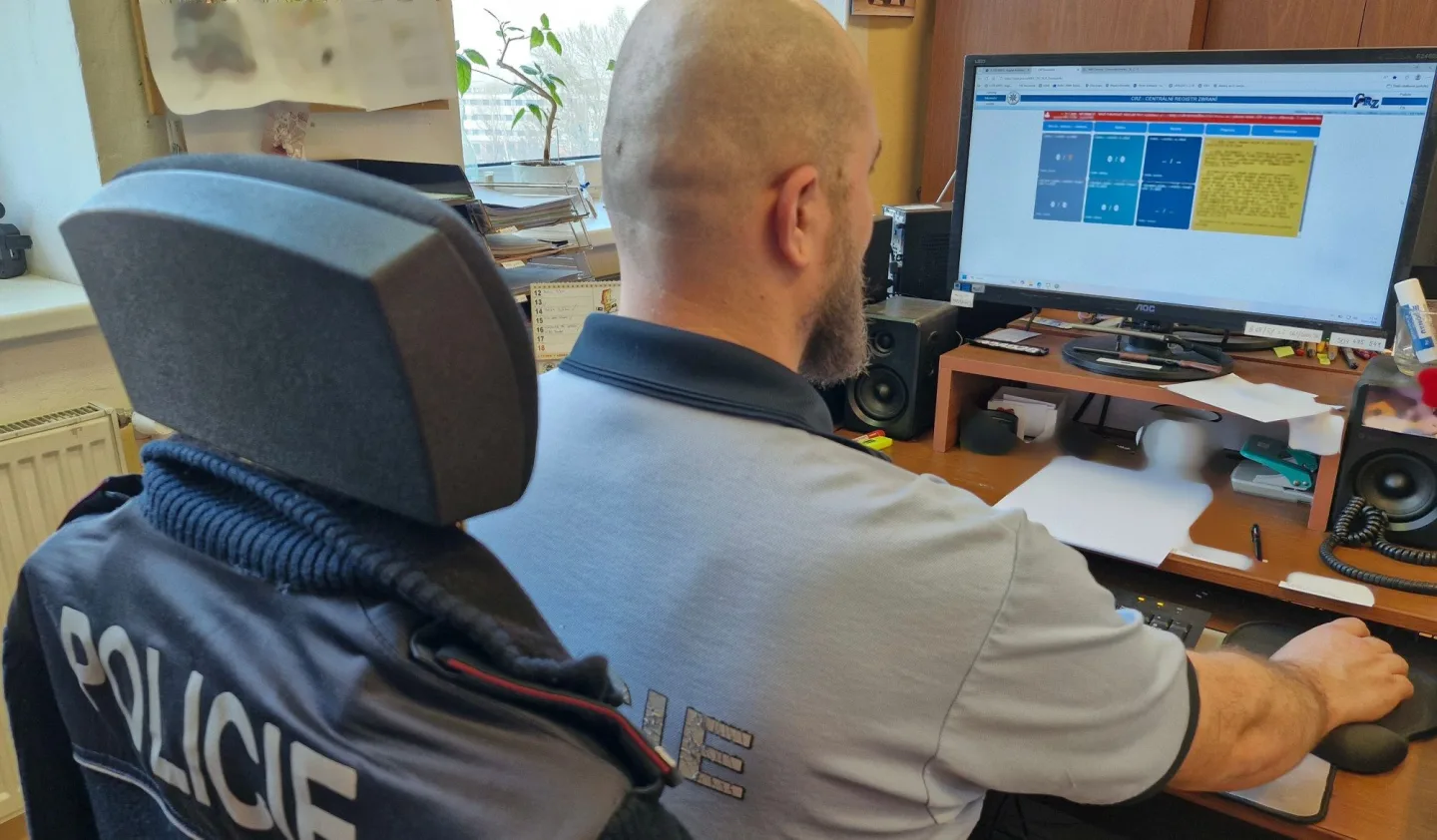 FOTO: Policisté v rámci zbraňové amnestie viděli 150 zbraní. Jaké byly největší rarity?