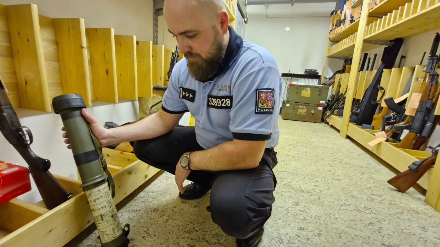 FOTO: Policisté v rámci zbraňové amnestie viděli 150 zbraní. Jaké byly největší rarity?