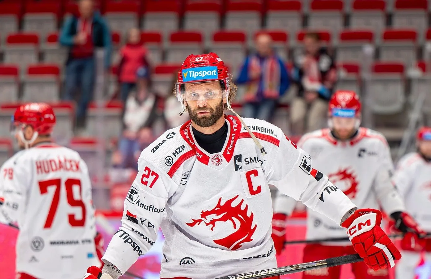 Postup Třince do semifinále byl nejlepší dárek pro tisící zápas kapitána Růžičky. Foto: HC Oceláři Třinec