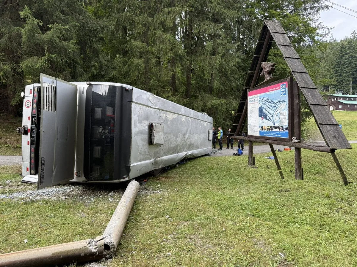 Za loňskou havárii autobusu ve Starých Hamrech padla obvinění.