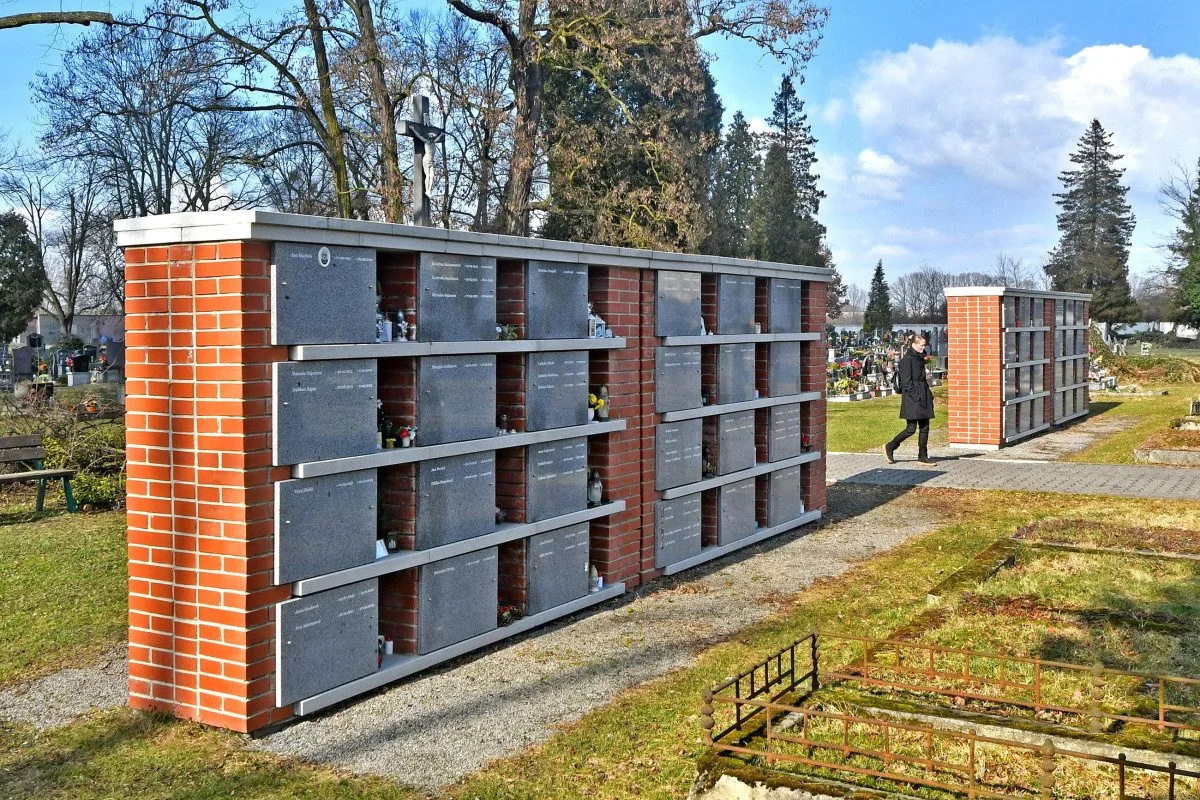 Bohumín rozšiřuje kolumbária, nabídne dalších 96 schránek pro urny