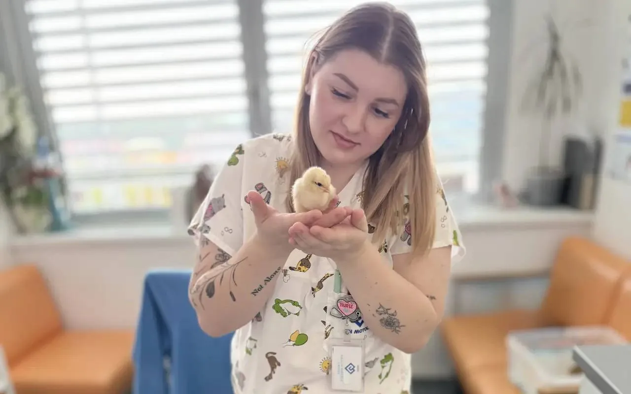 Nikola se v práci stará o nemocné děti. Teď hrozí, že ji nádor připraví o zrak