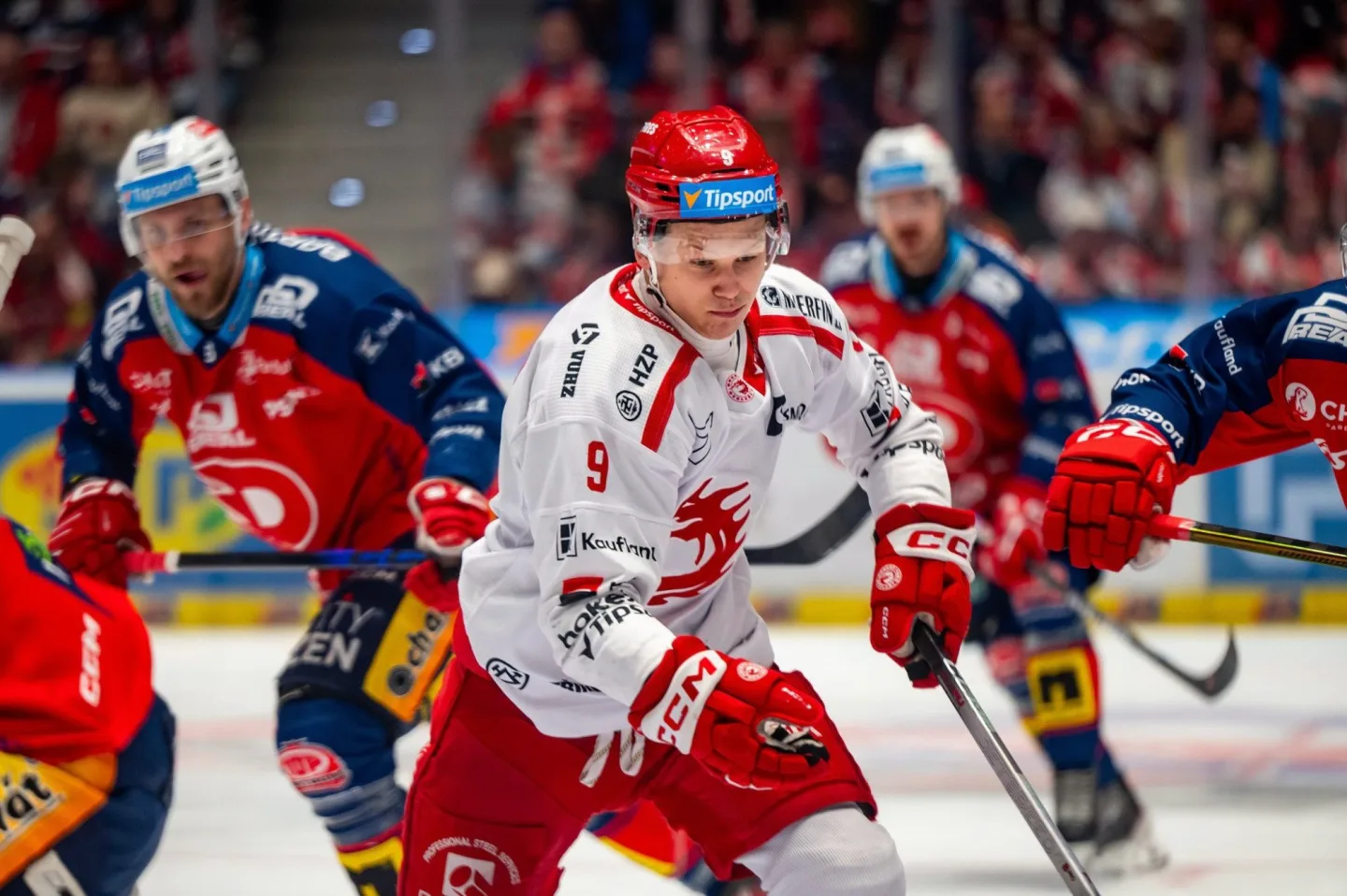 Červenka porazil Oceláře. Třinec v Pardubicích prohrál i druhý zápas
