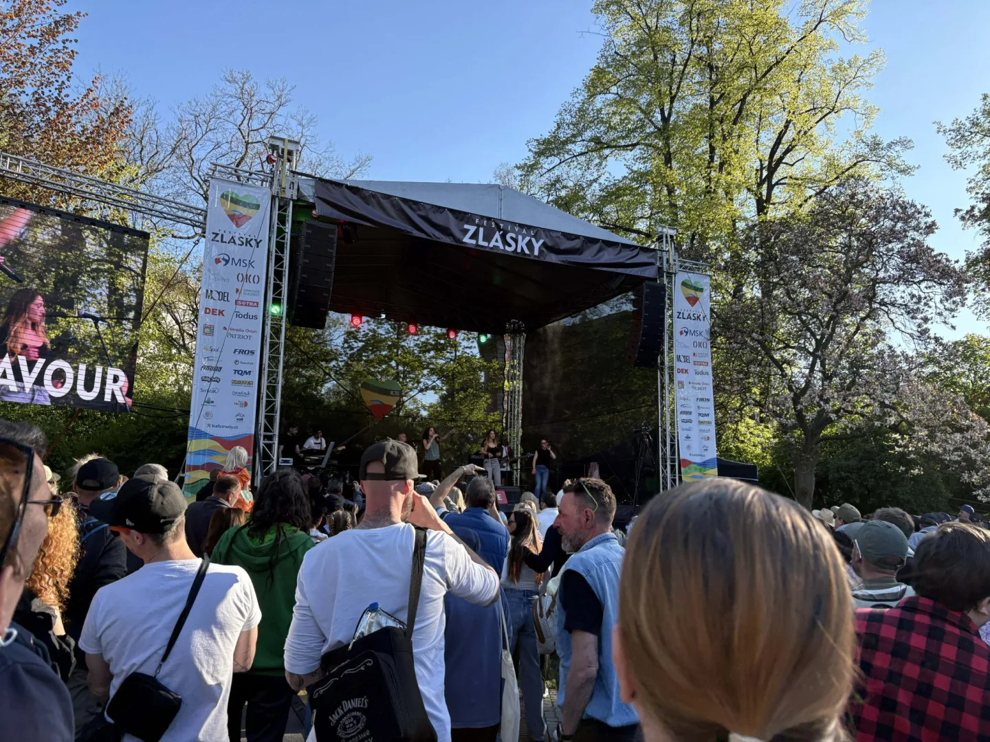 Festival Zlásky zaplnil celý park Ptačí vrch jídlem a hudbou