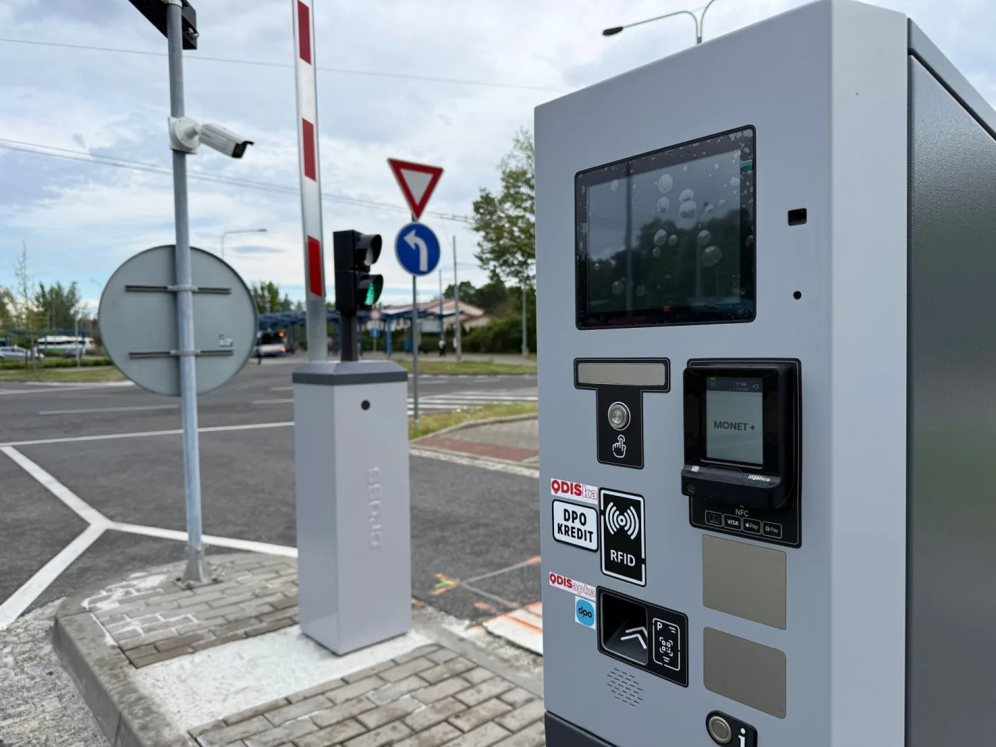 Řidiči pozor! Začíná zkušební provoz parkoviště P+R na Hranečníku, od pondělí se bude platit