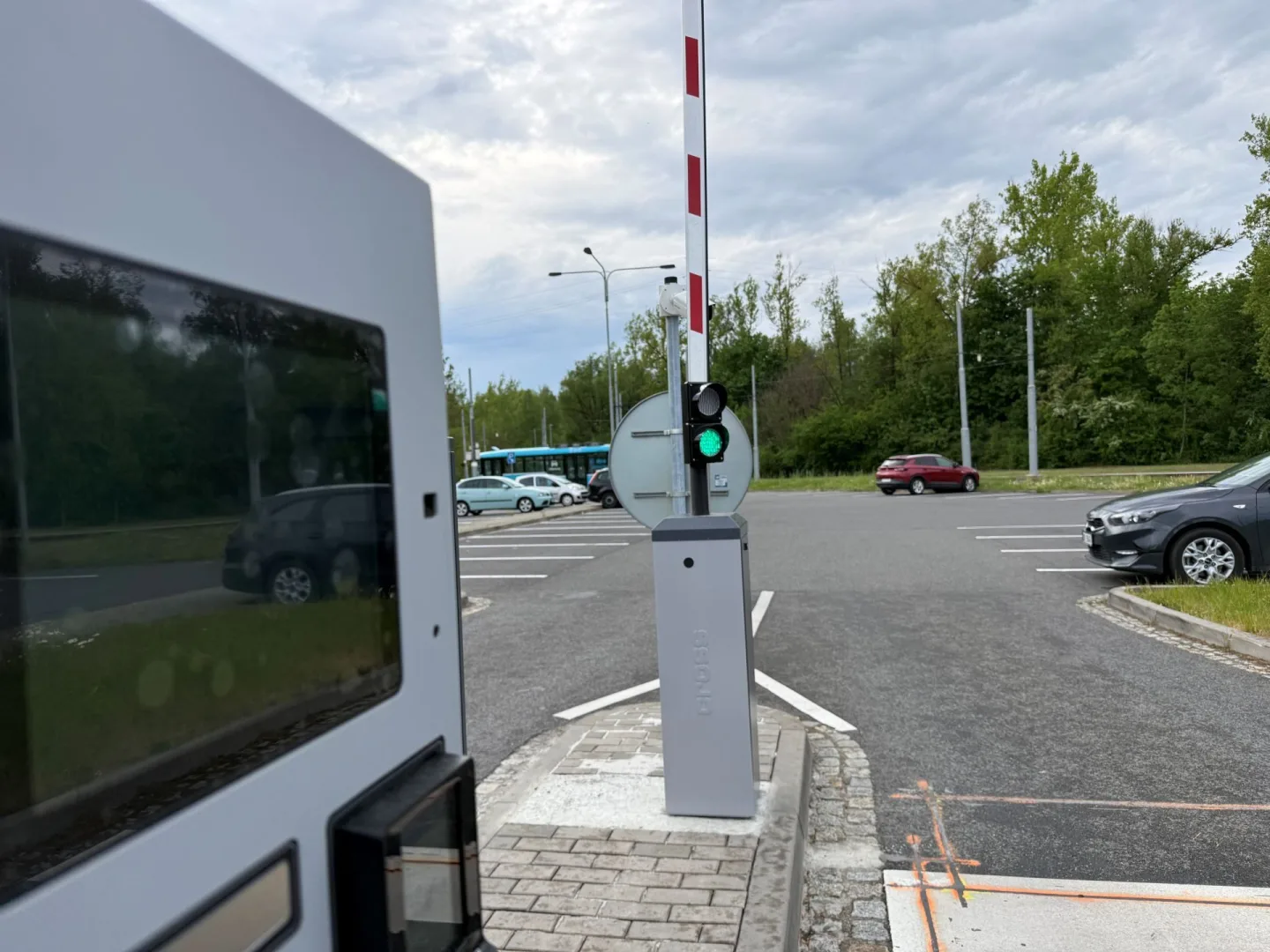 Řidiči pozor! Začíná zkušební provoz parkoviště P+R na Hranečníku, od pondělí se bude platit